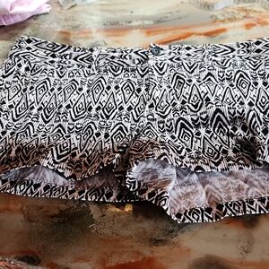 American Eagle Outfitters Black and White High Waist Printed Shorts